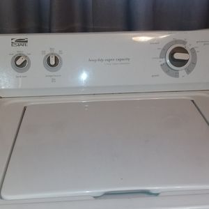 A white washing machine